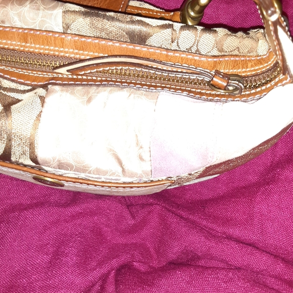 Coach - Picture 4 of 5